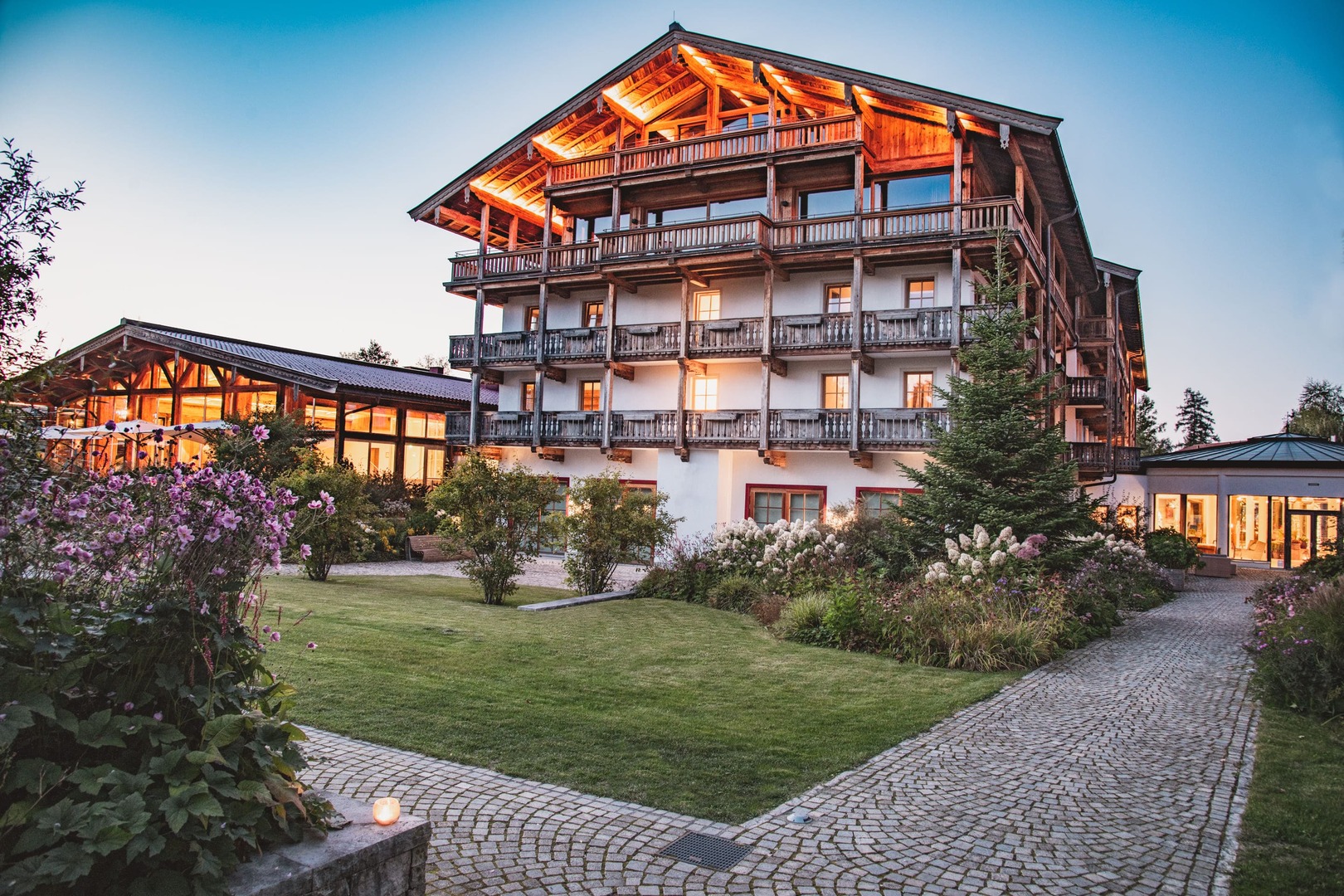 Das Golf & Gourmethotel Das Achental ist ein Mekka für Golfer und Feinschmecker. Entdecken Sie unsere Chiemgau Reise!