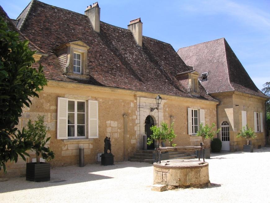 chateaulesmerlescourtyard1.jpg Hoteltipp im Périgord