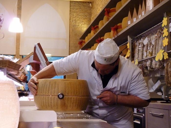 parmesan1.jpg Parmigiano Reggiano - hautnah