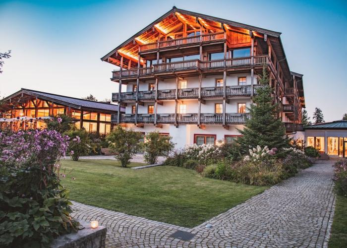 Wellnessurlaub in Bayern im 5 * Resort! Pool, Golfplatz, Gourmetrestaurant & großzügiger Wellnessbereich!