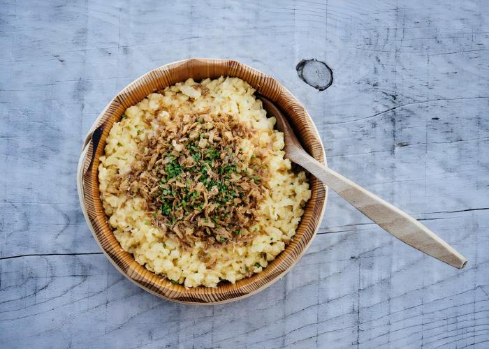 Käsespätzle Rezept - eine Spezialität aus Vorarlberg.