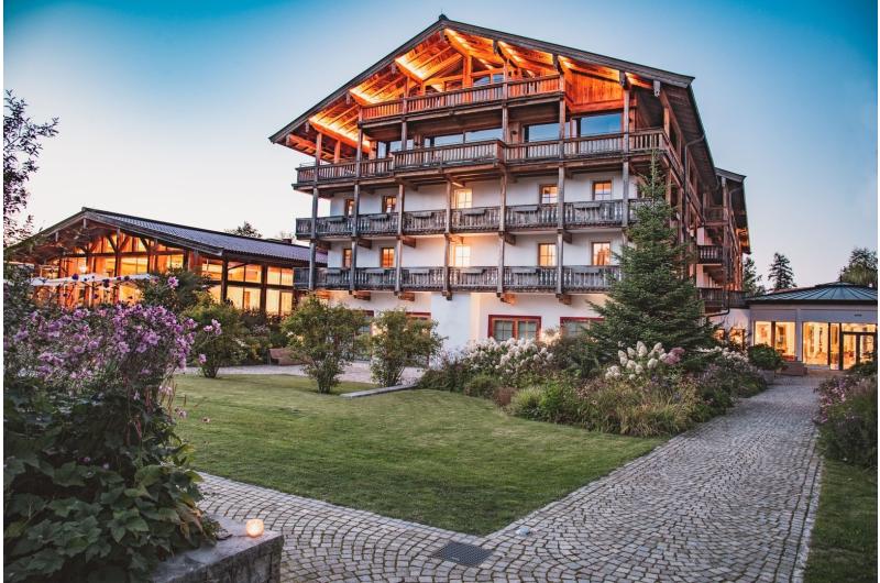 Wellnessurlaub in Bayern im 5 * Resort! Pool, Golfplatz, Gourmetrestaurant & großzügiger Wellnessbereich!