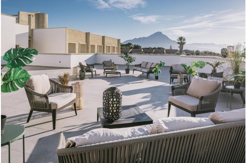 Hoteltipp Palermo: Das Himera Resort bietet die perfekte Lage zwischen Palermo und Cefalù und ist eine Ruheoase mit Pool und Privatstrand.